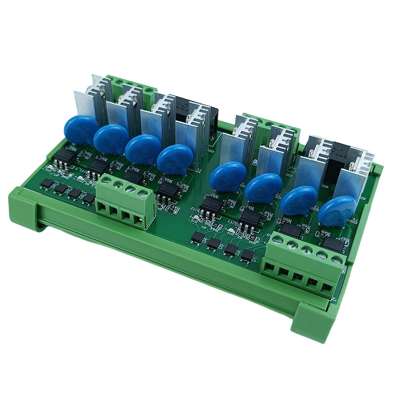 Does the heat dissipation design of the 8-way AC output amplifier board meet the requirements for long-term operation?